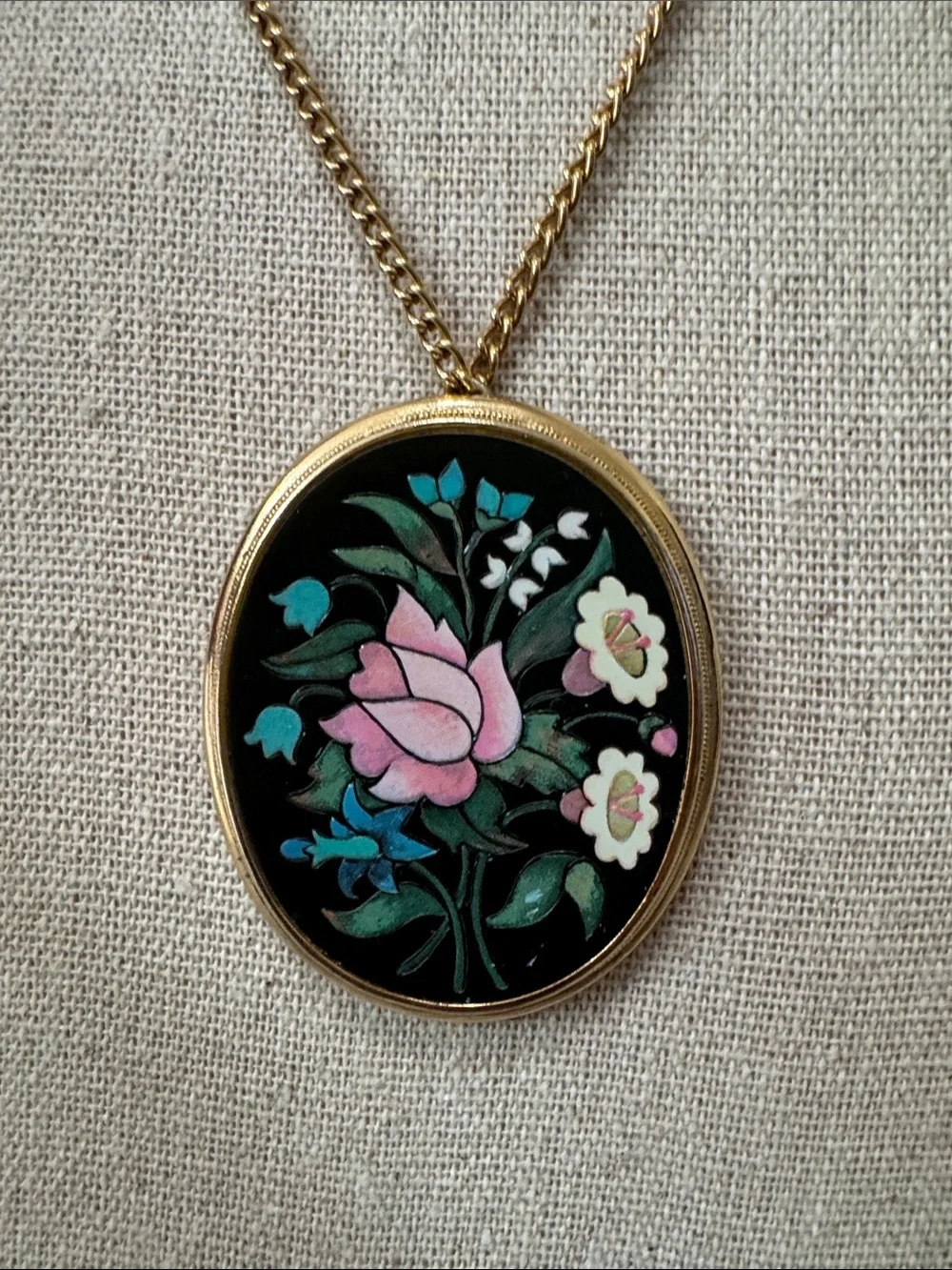 Vintage Avon Floral Pendant Necklace Gold Tone 26